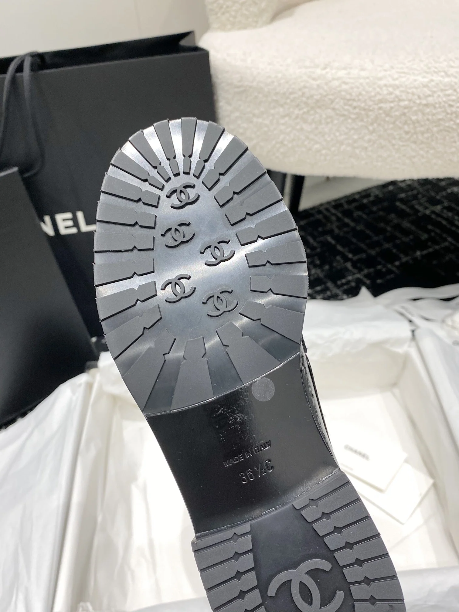 Лоферы Chanel 2024 в стиле 