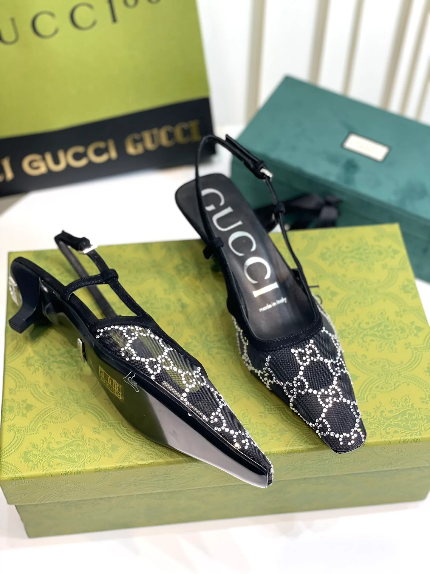 Gucci - Черные туфли на каблуке с монограммой, британский дизайн.