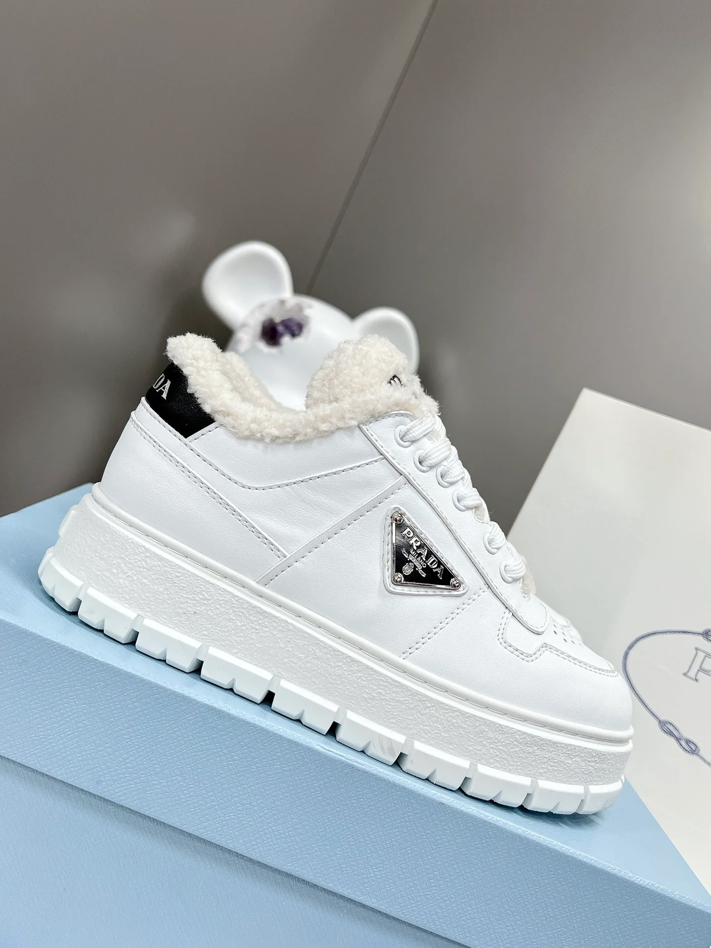 Новинка сезона осень/зима 2022 от Prada - улучшенная версия - повседневные туфли на платформе.