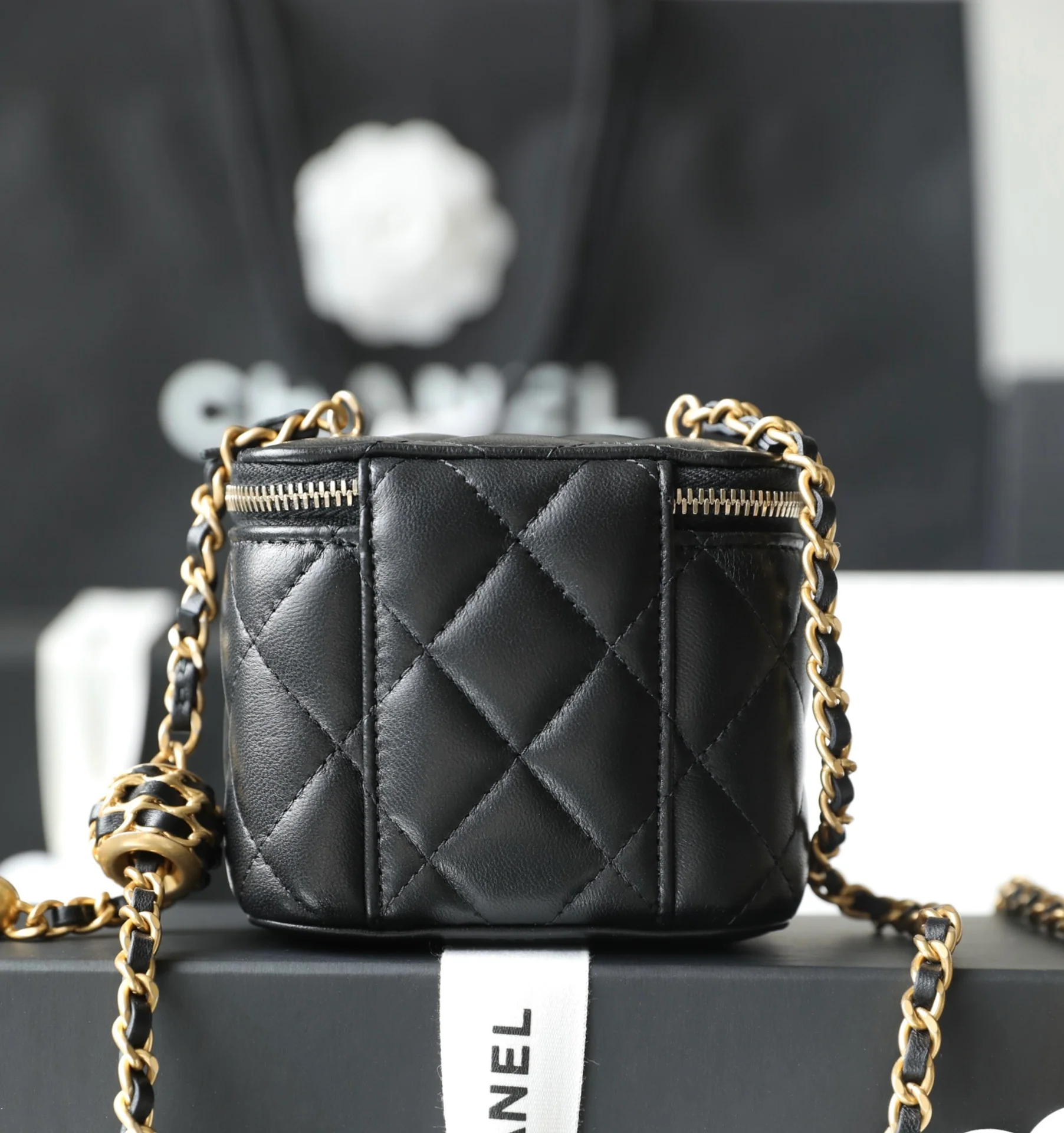 Chanel - Сумочка для помады 