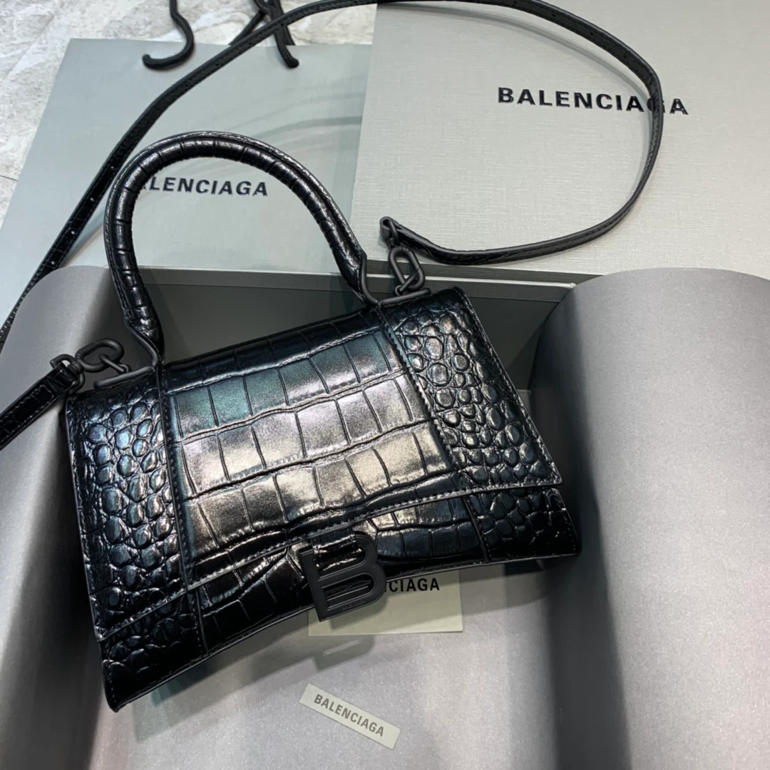 Сумка Balenciaga Hourglass - черная с пряжкой из крокодиловой кожи