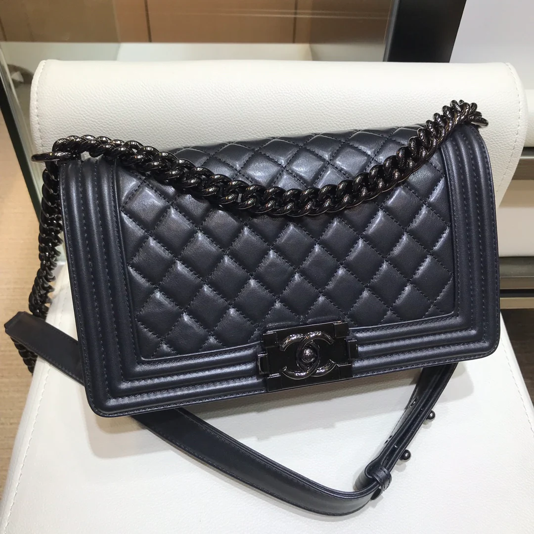 Chanel-boy-25cm