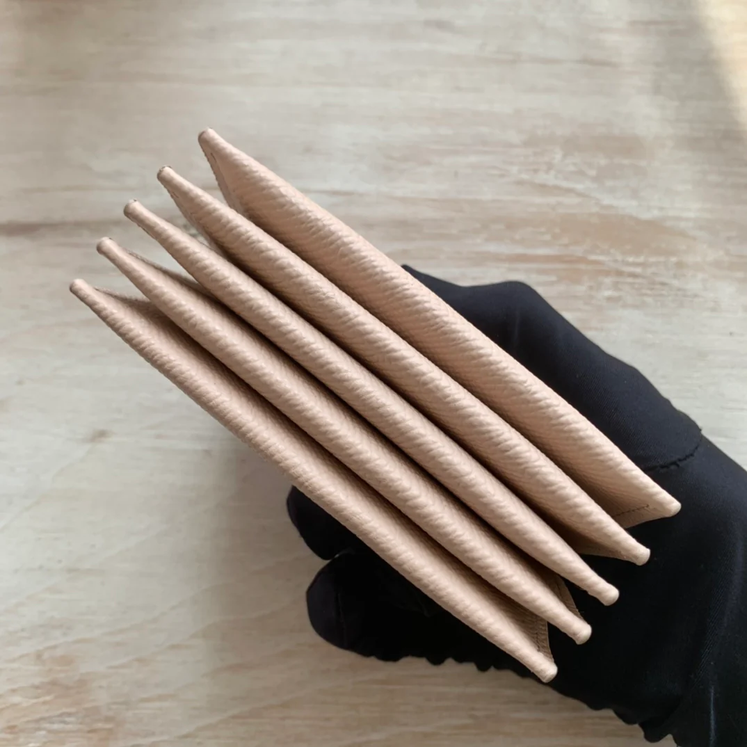 Celine 粒面牛皮风琴卡包