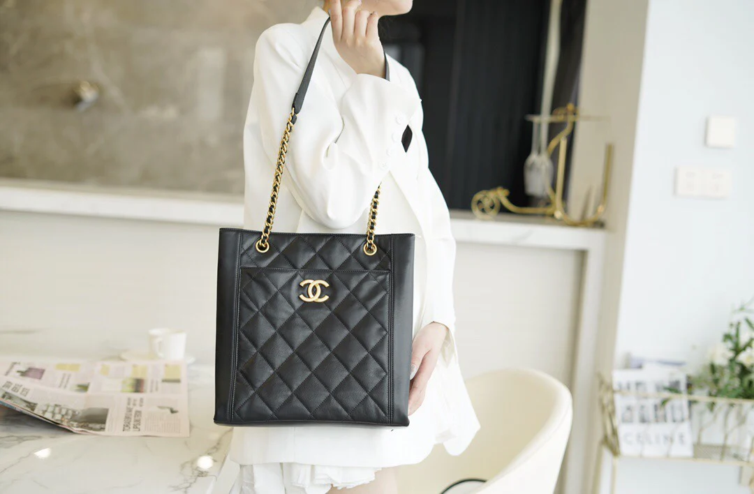 Кожаная сумка-шоппер Chanel