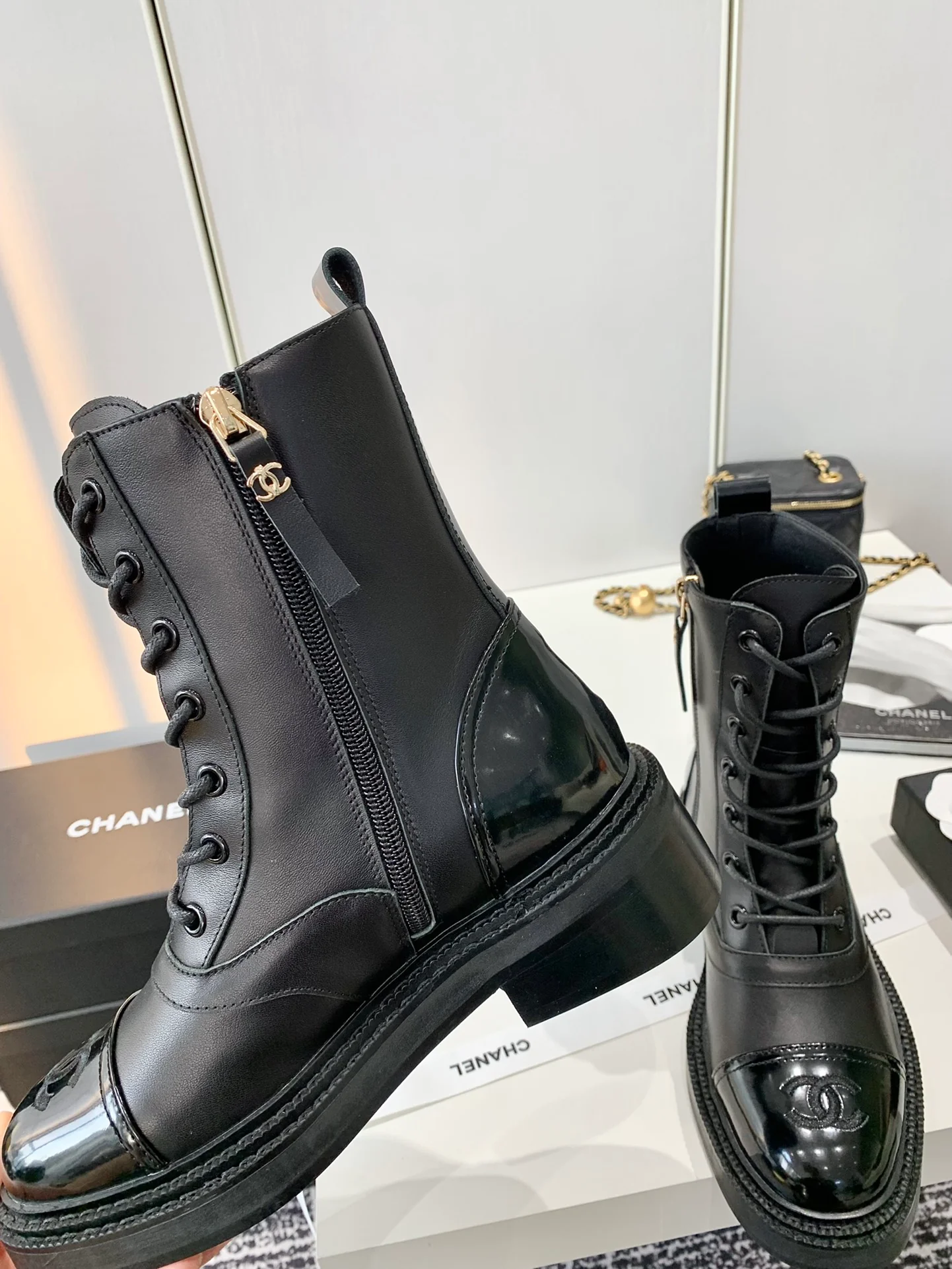 Chanel - Сапоги для верховой езды на шнуровке - Черные