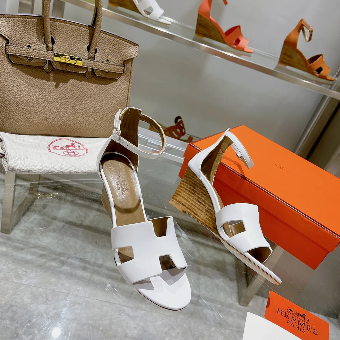 Новинки коллекции Hermes весна/лето 2022 - Босоножки на высоком каблуке - 4