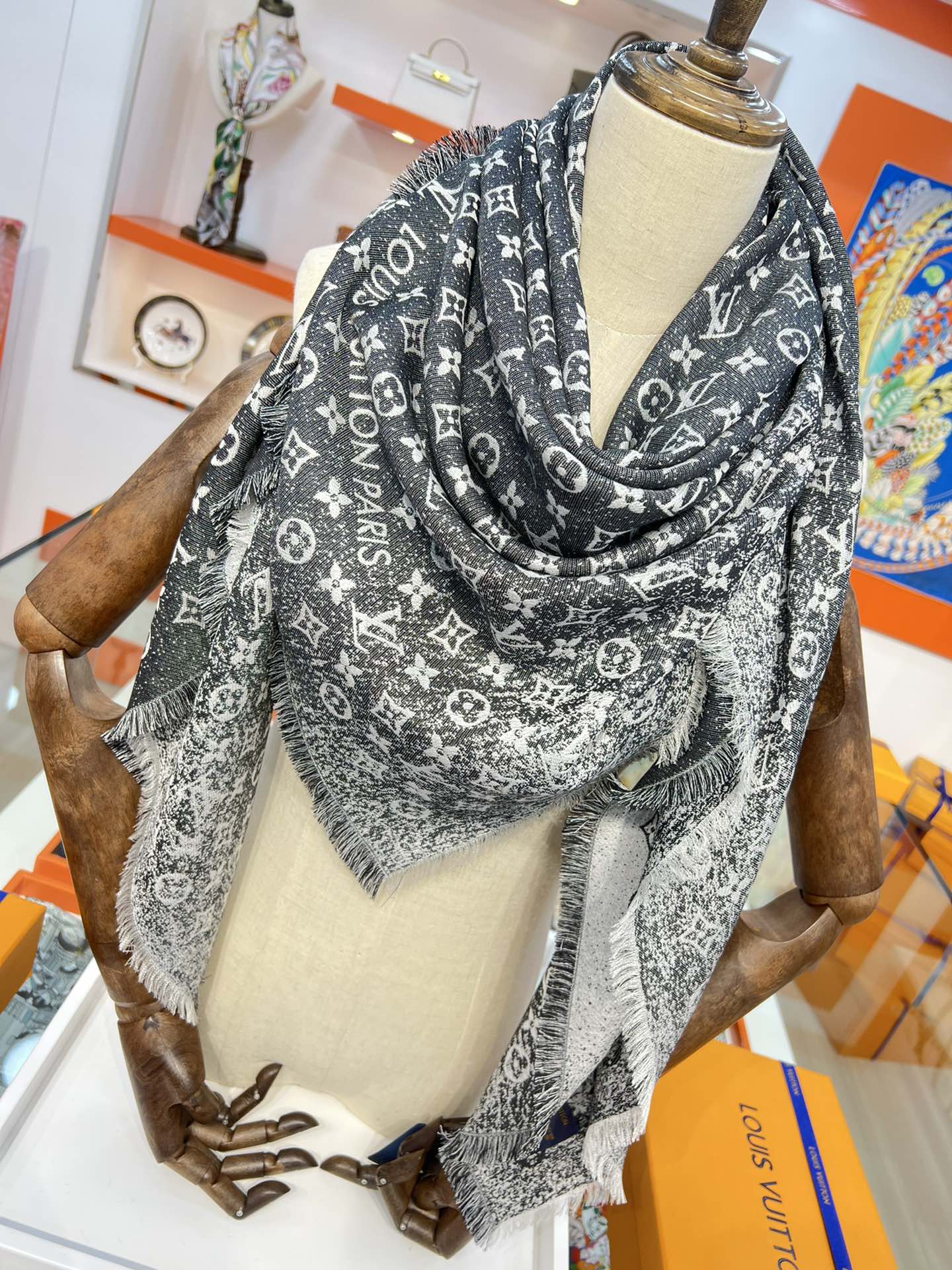 LV - Градиентная джинсовая шаль с монограммой - джинсовая ткань - градиент - 142 - 5 см