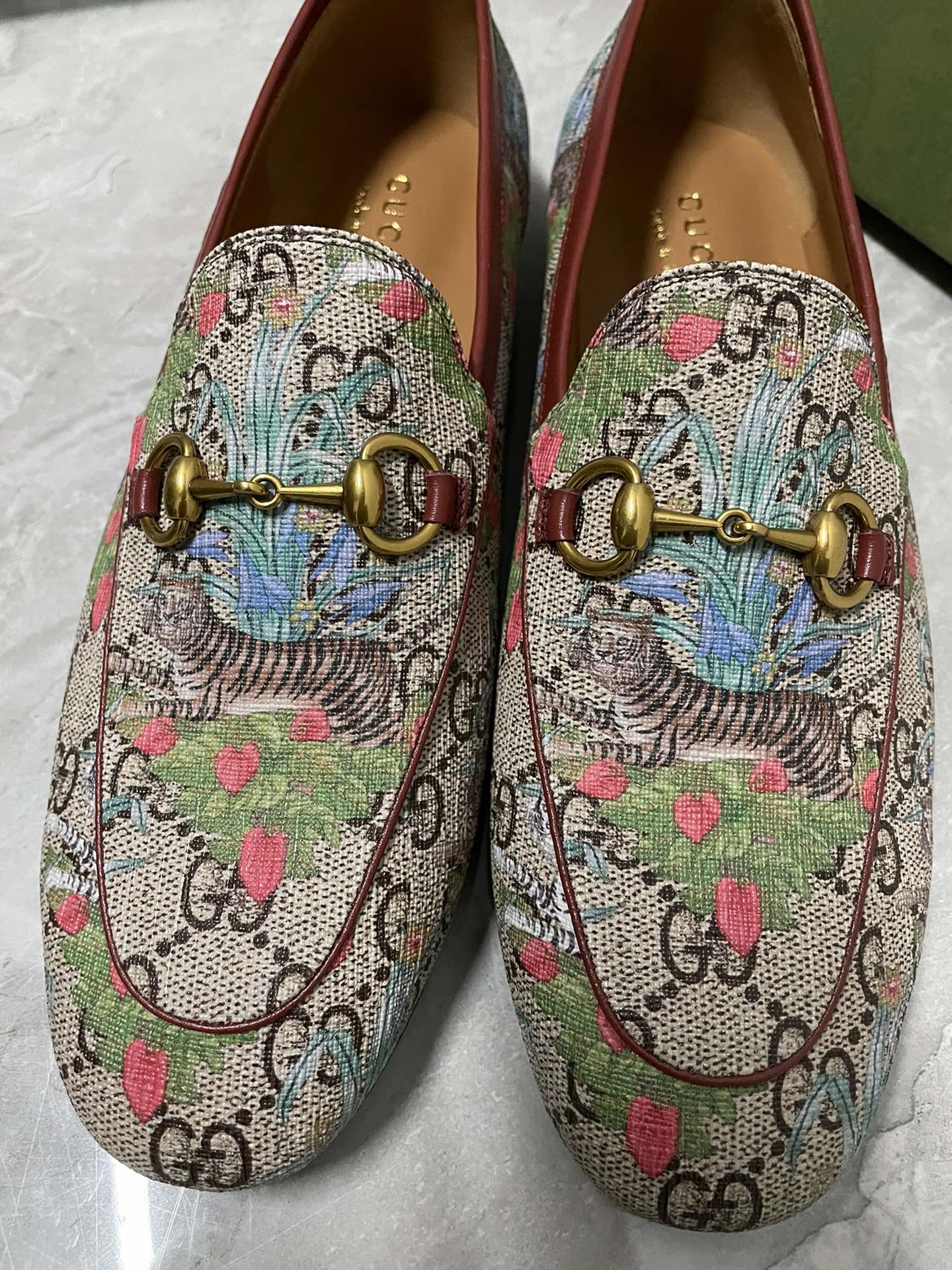 Лоферы из новогодней коллекции Gucci 2022 года