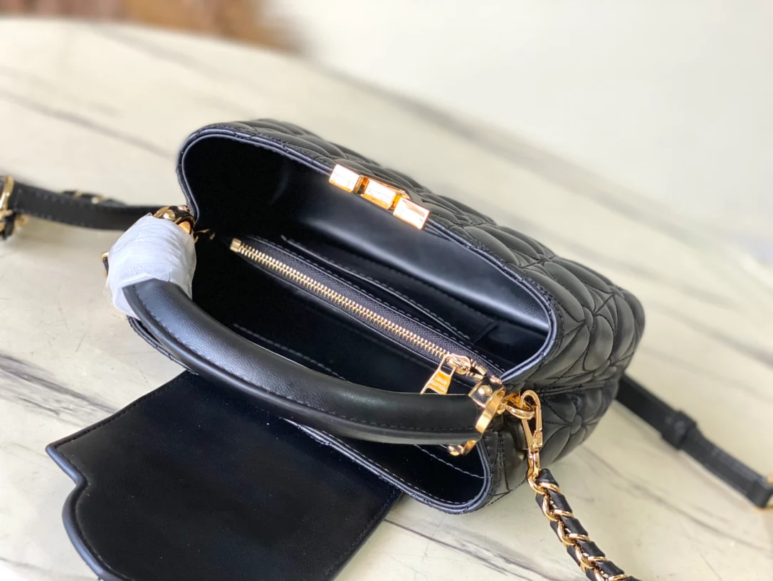 Миниатюрная сумка LV с цепочкой в ??виде четырехлистного клевера — черная.