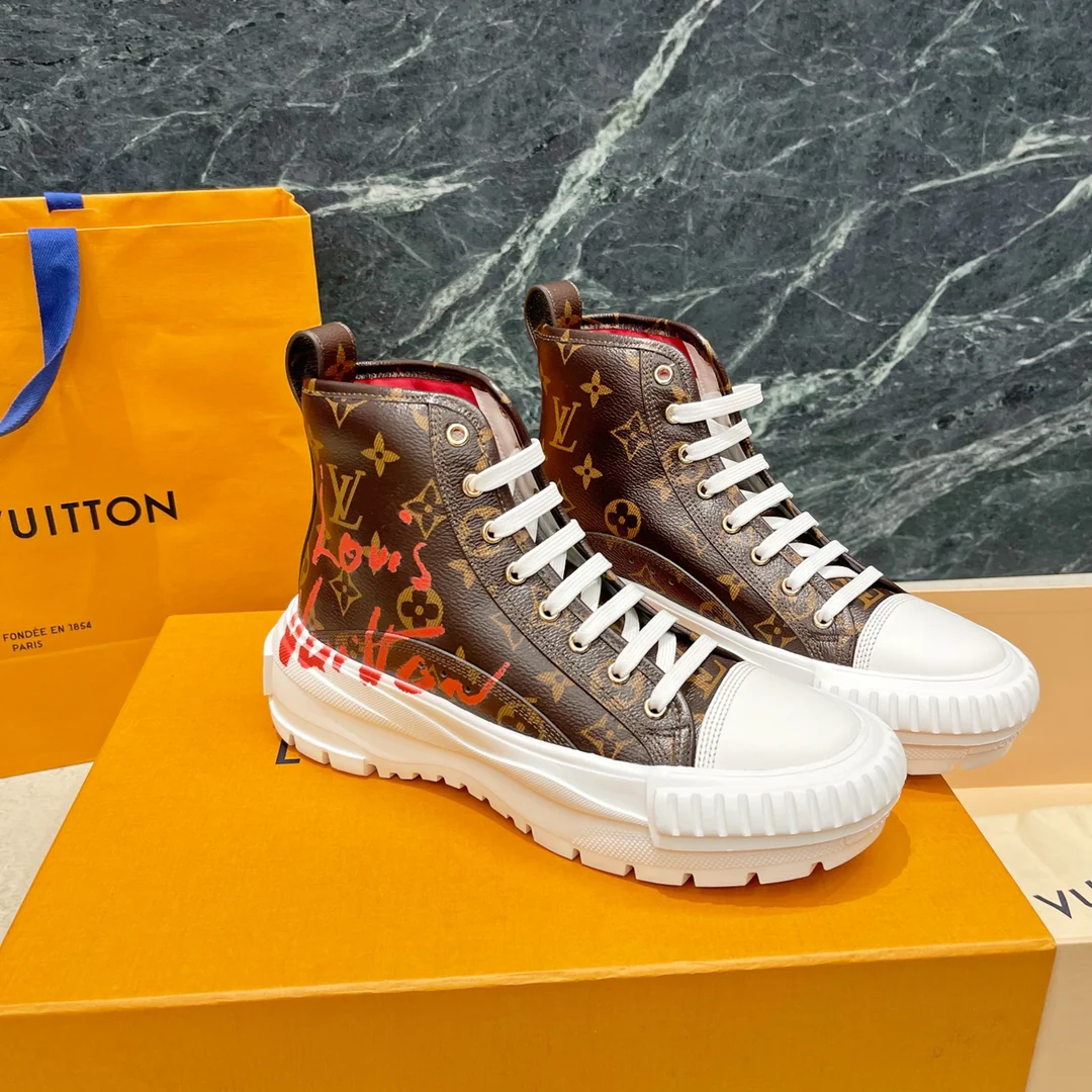 Классические кожаные высокие кроссовки LV Squad