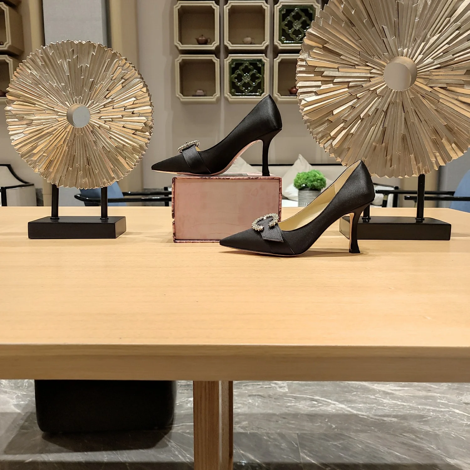 Высокие каблуки из шелкового атласа Jimmy