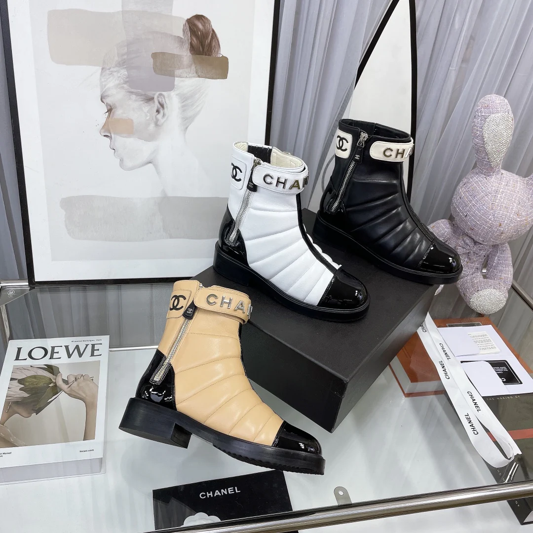 Новинка сезона осень/зима 2022 от Chanel - Пуховые сапоги - Черные - 5 см