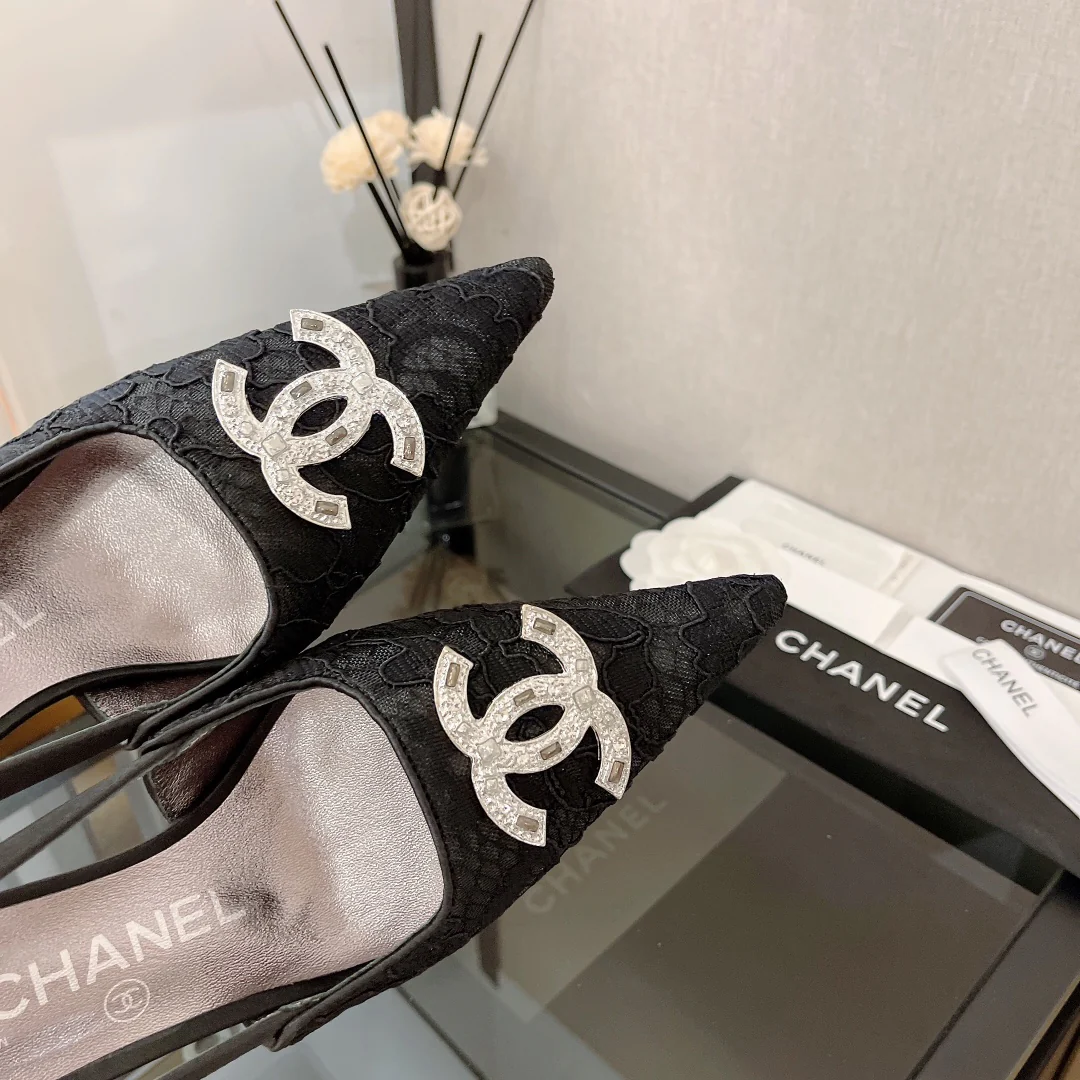 Туфли Chanel на высоком каблуке с пряжкой и стразами - Винтажная коллекция - 6-5 см