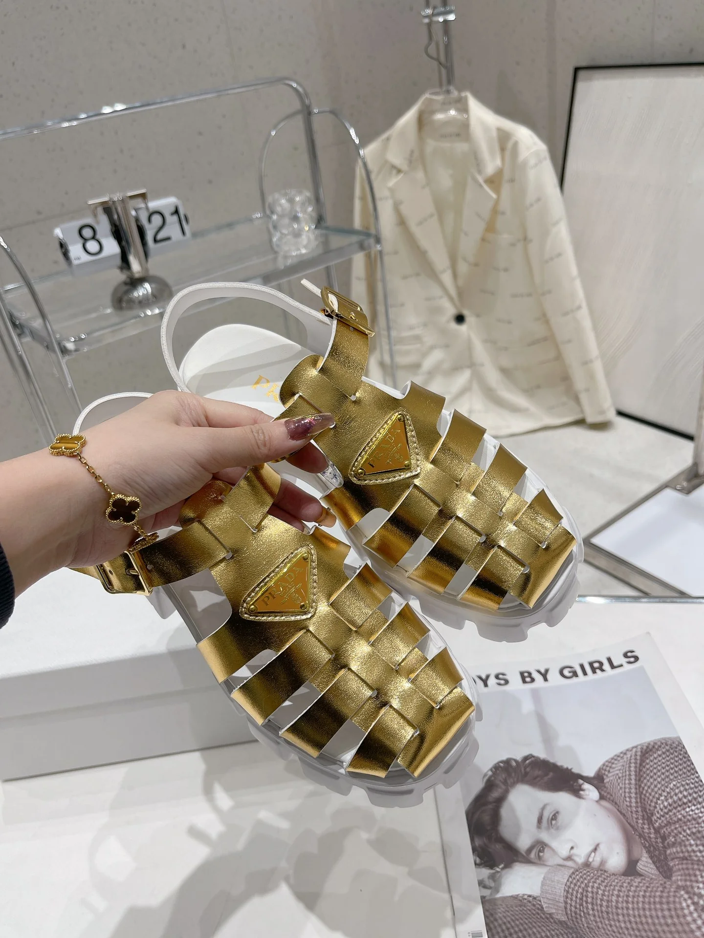 Новинка сезона весна/лето 2022 от Prada - Сандалии на платформе - Серебристые