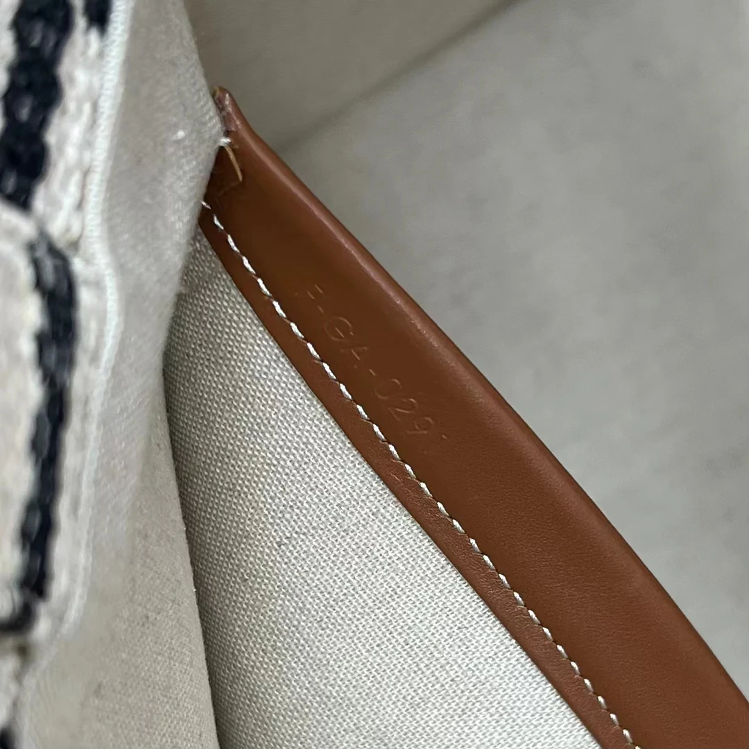 Сумка-шоппер Celine Cabas Thais с принтом - большая, белая и черная.