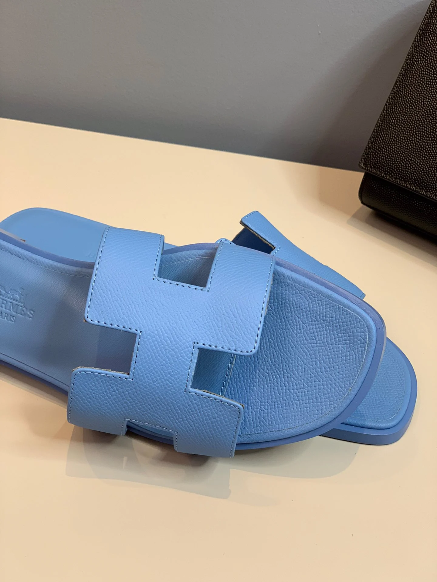 Новинка 2022 года от Hermes - Тапочки с отпечатком руки - Синие - 1