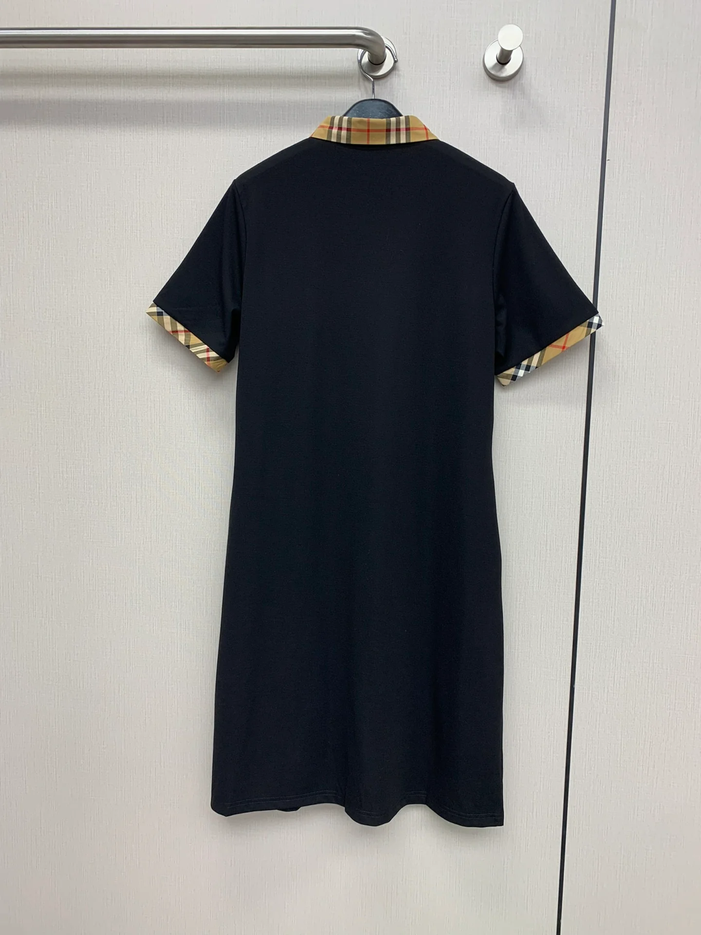 Burberry 2403 - Новое классическое платье в клетку с лоскутным узором для ранней весны - Черное