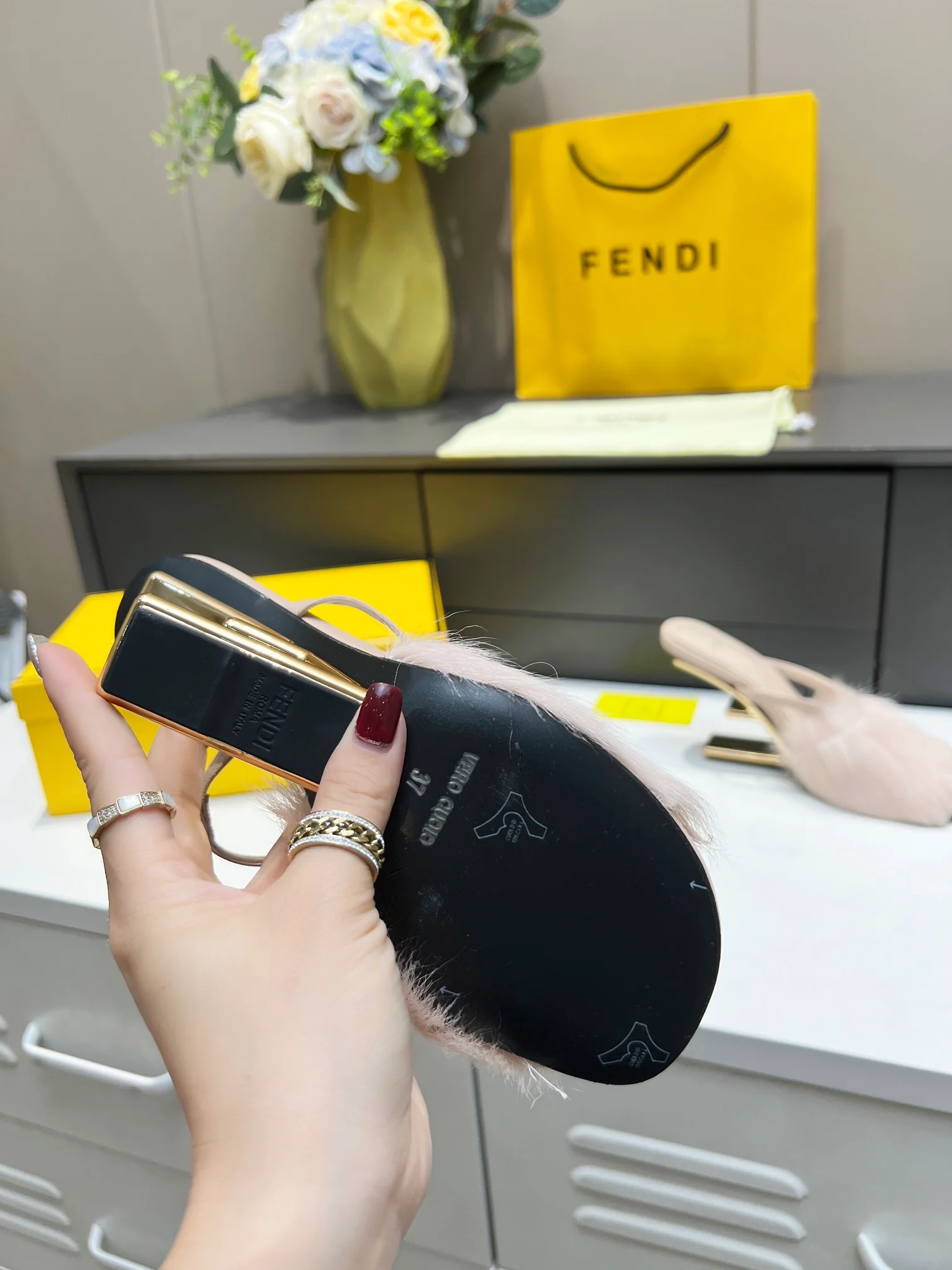 Fendi - Меховые тапочки на высоком каблуке - Светло-розовые