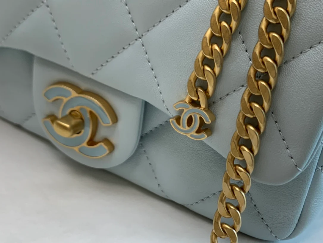 Chanel, новинка 2022 года - квадратная сумка-мешок с эмалированными пуговицами - 1 шт.