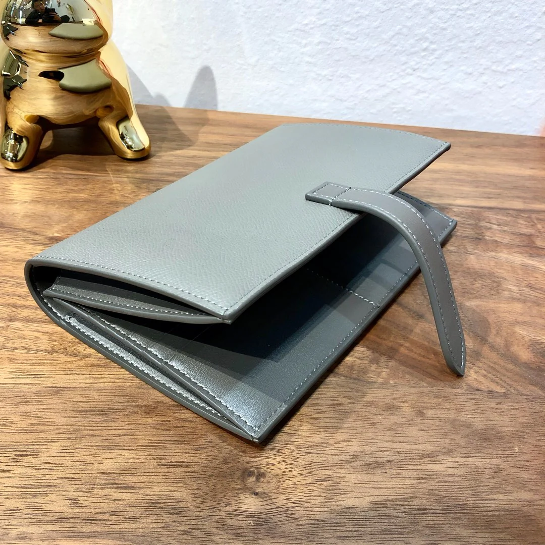 Celine长夹-STRAP大号粒面小牛皮钱包