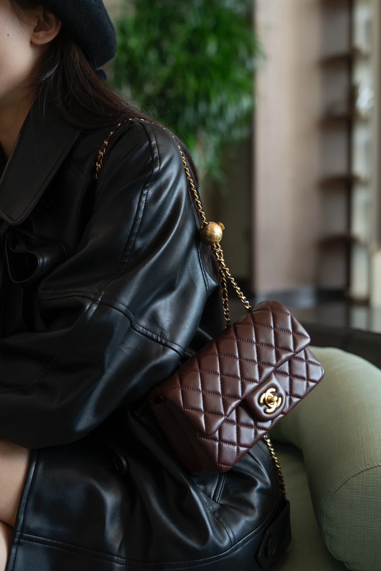 Мини-платье Chanel CF Gold Ball, бордовое.