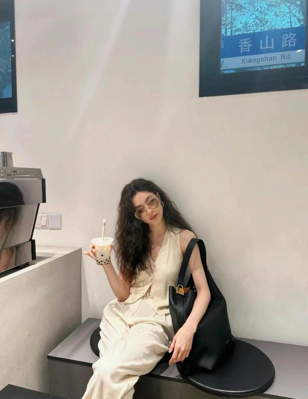 LV-m25352-low-key-hobo-pm сумка-черная