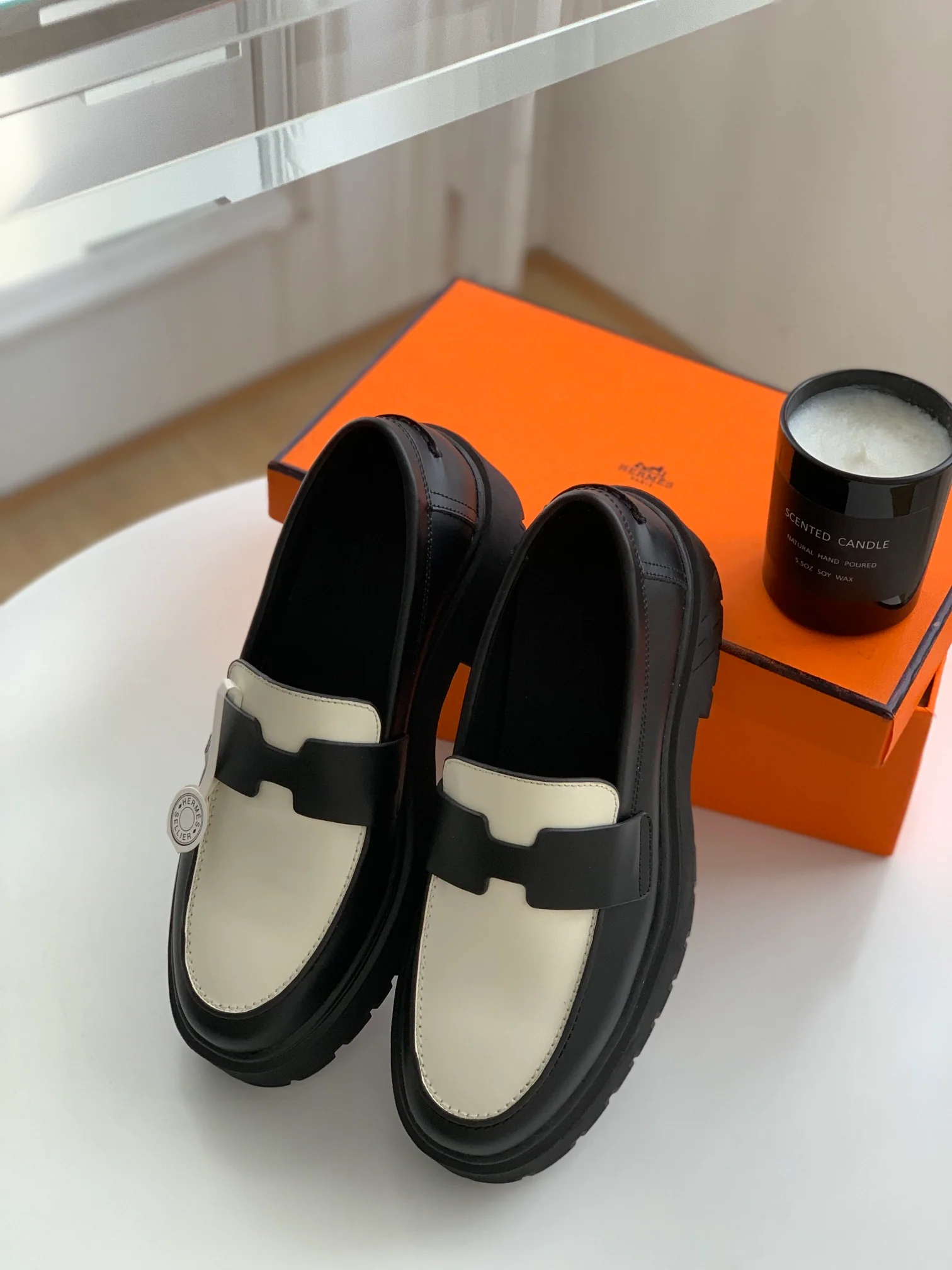 Новинка сезона осень/зима 2023 от Hermes - Лоферы Hitch - Белые