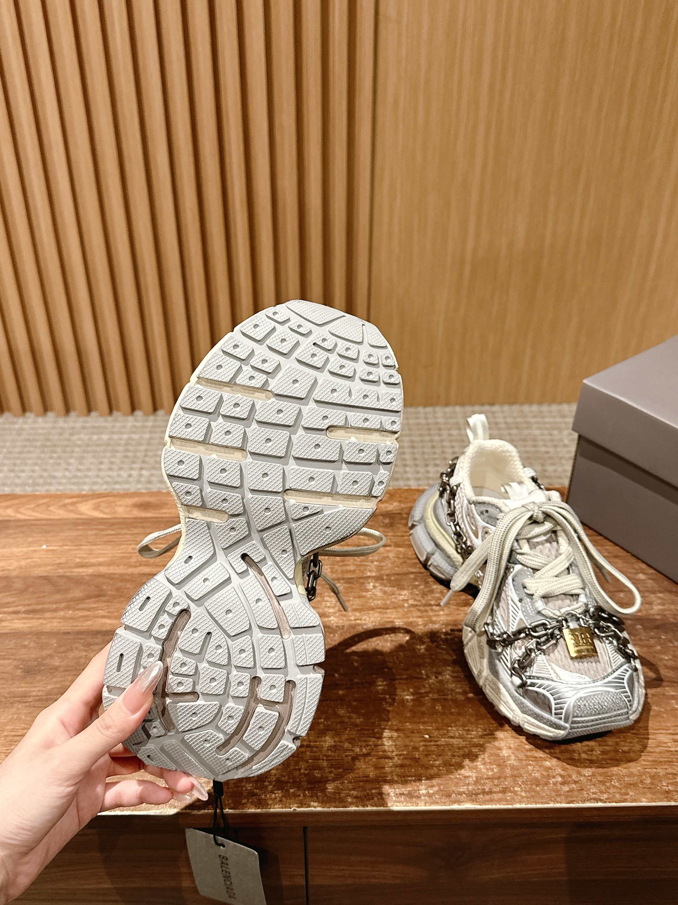 Массивные кроссовки Balenciaga — парный стиль — серебристые