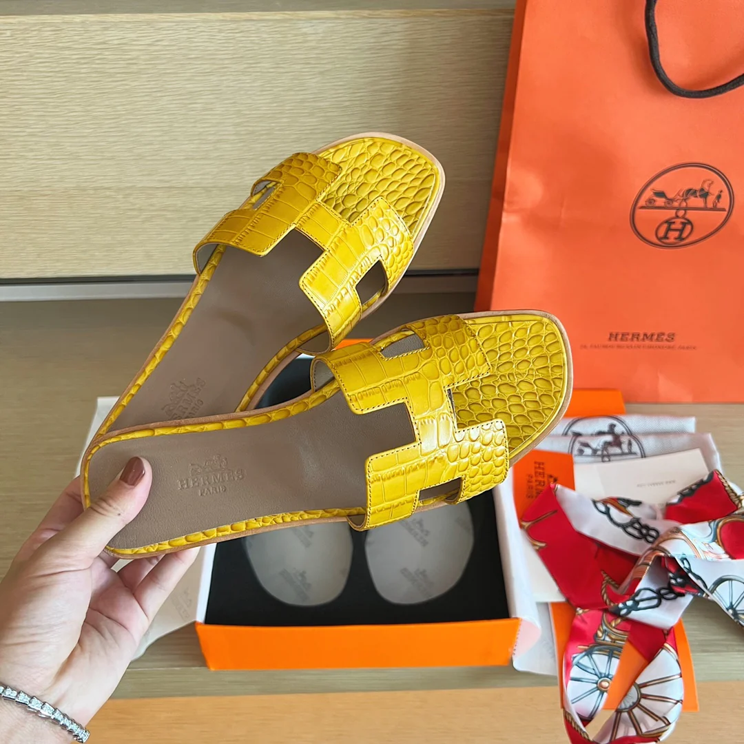 Сандалии Hermes-h на плоской подошве с крокодиловым рисунком - 2