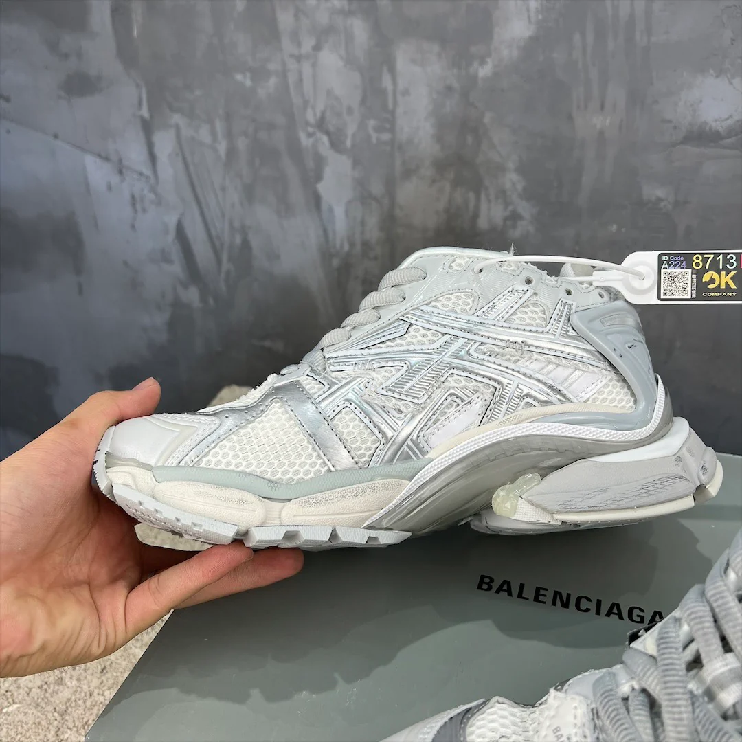Кроссовки Balenciaga Runner - унисекс - белые с серебристым
