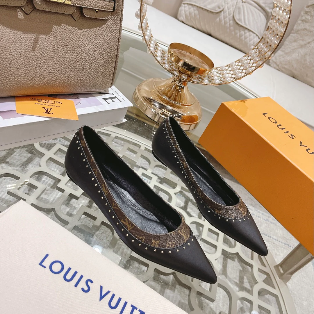 LV - Новинка сезона осень/зима 2022 - Туфли с плоским носком и острым носком