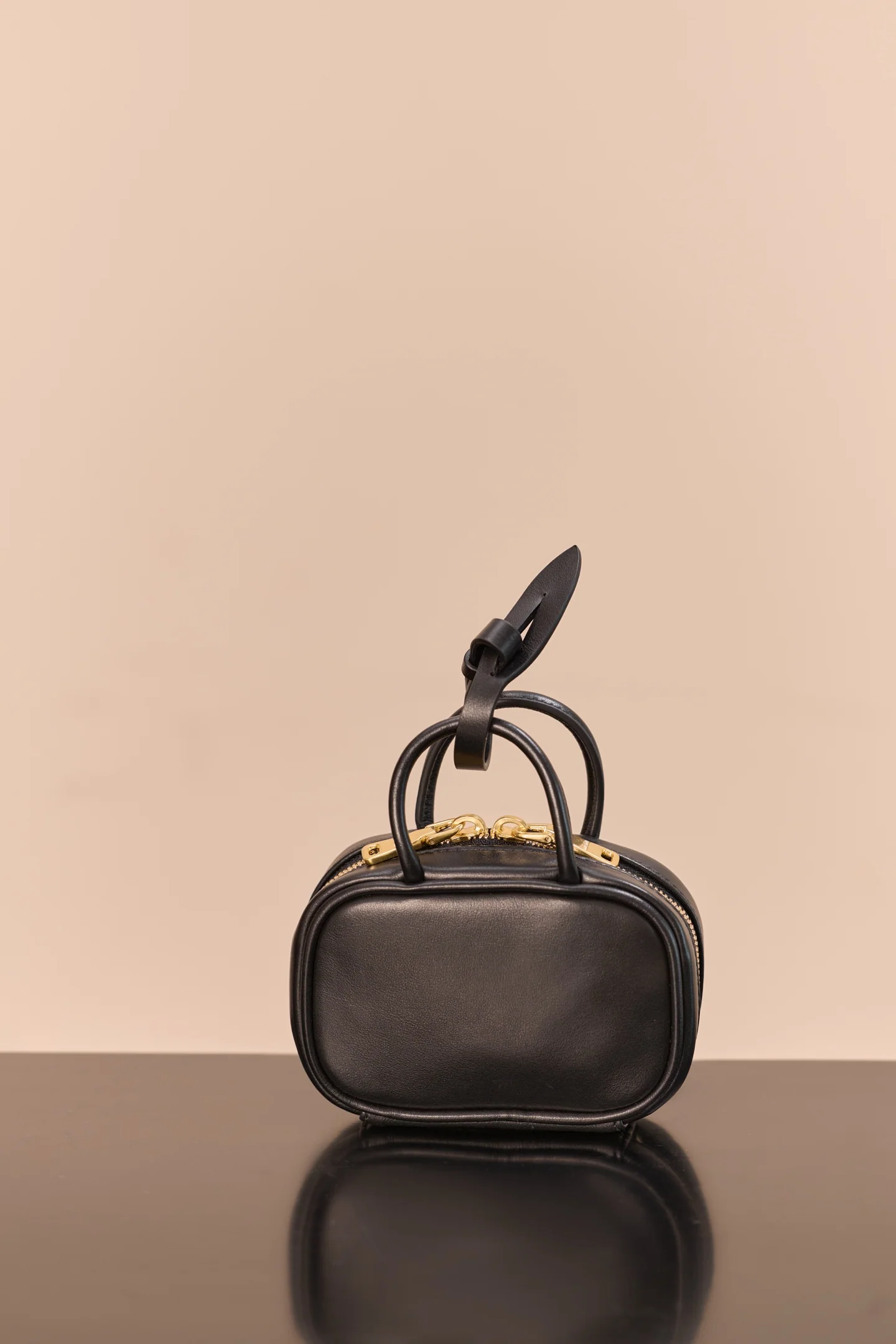 Маленькая кожаная сумочка Miu Miu-5nr036m300 - черная