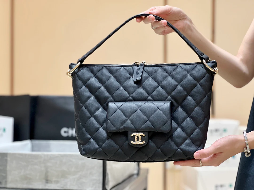 Сумка-хобо Chanel через плечо - черная