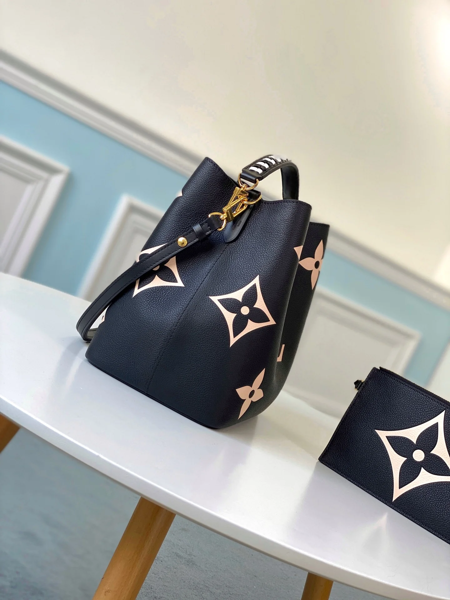 сумка-ведро lv-m56890-black-neonoe-medium