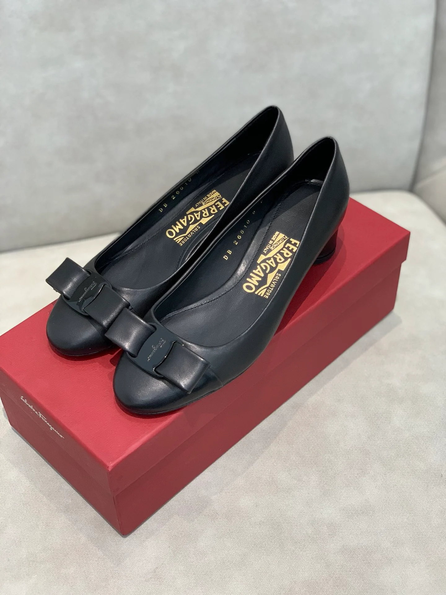 Туфли Salvatore Ferragamo - Ferragamo - Vara bow - массивные туфли на низком каблуке