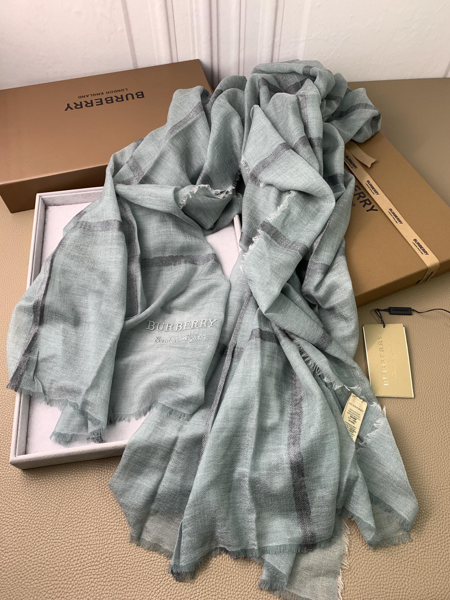 Длинный шарф Burberry из кашемира с принтом - 200 см (85 см в ширину) - 100% кашемир