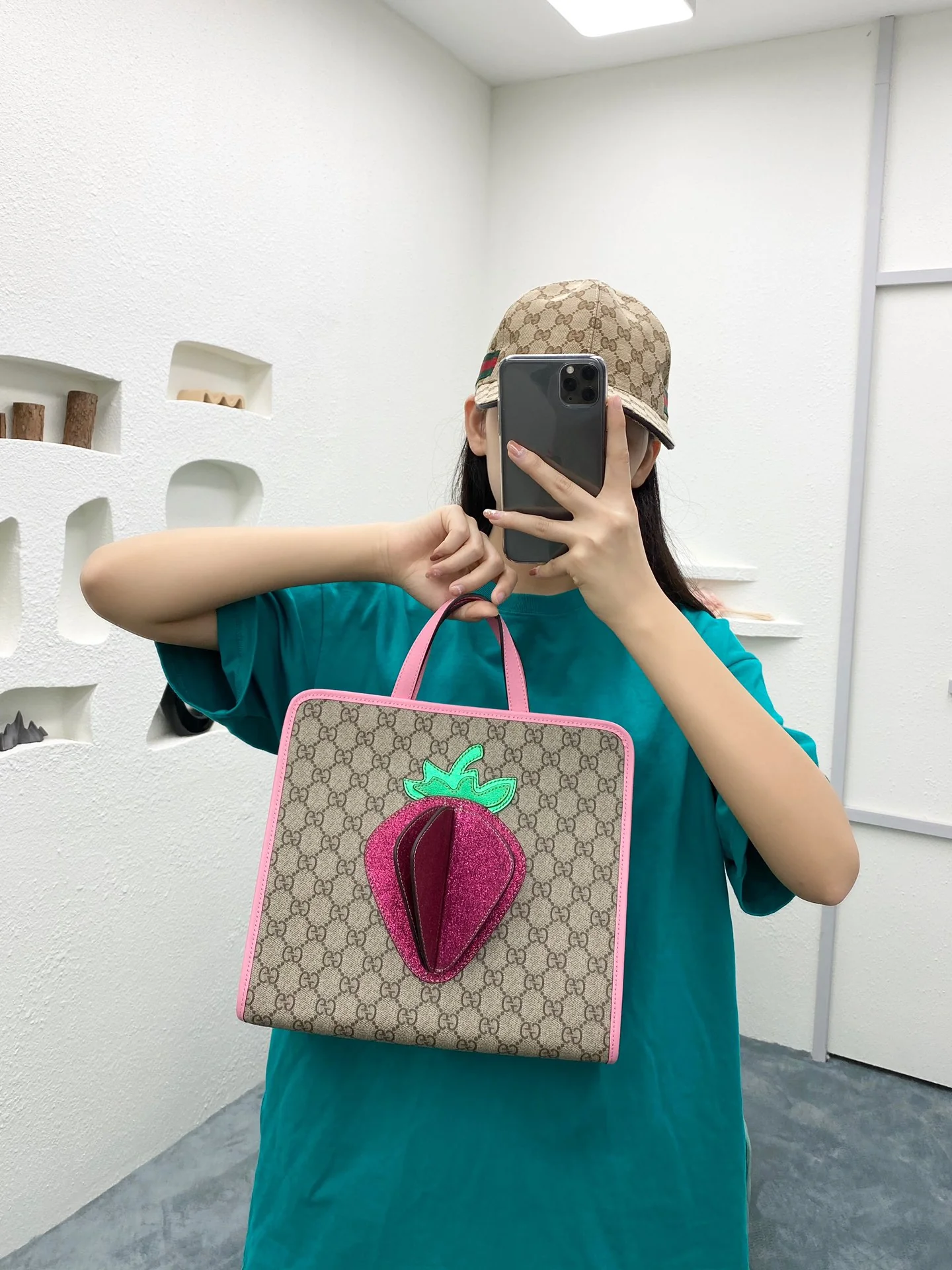 Gucci-夏季草莓购物袋