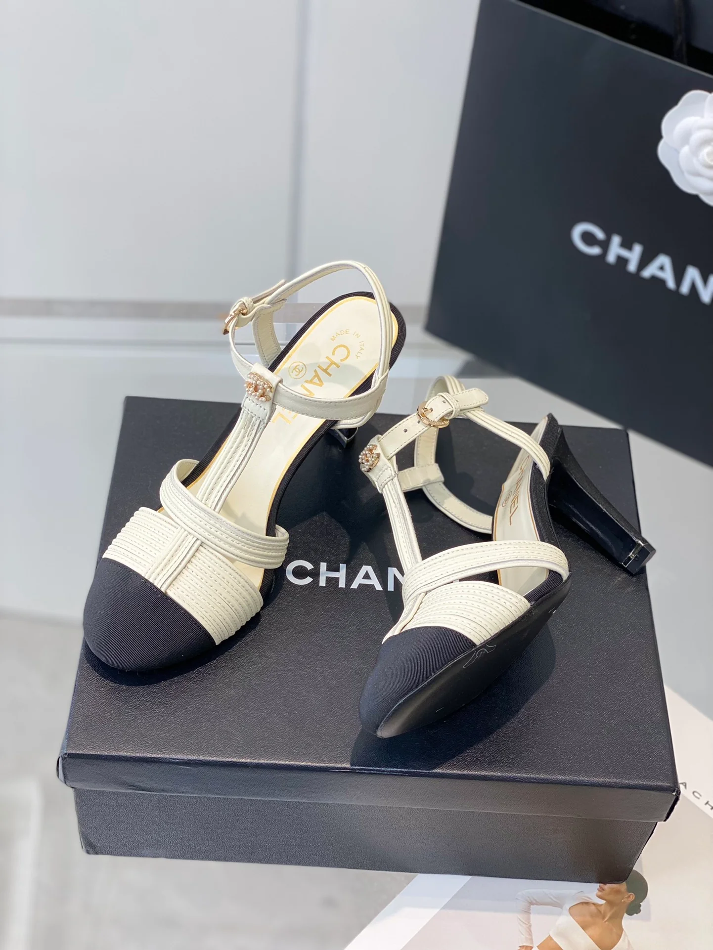 Новинка 2023 года от Chanel - Туфли на каблуке с плетеным ремешком из овечьей кожи - 7 см