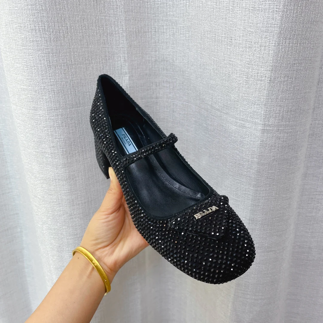 Туфли Prada - Туфли-мэри-джейн на низком каблуке, украшенные стразами - черные
