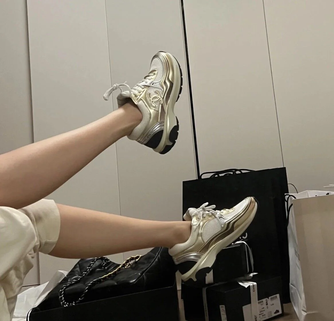 Новинка сезона осень/зима 2023 от Chanel - Кроссовки - Улучшенная версия - Золотистые