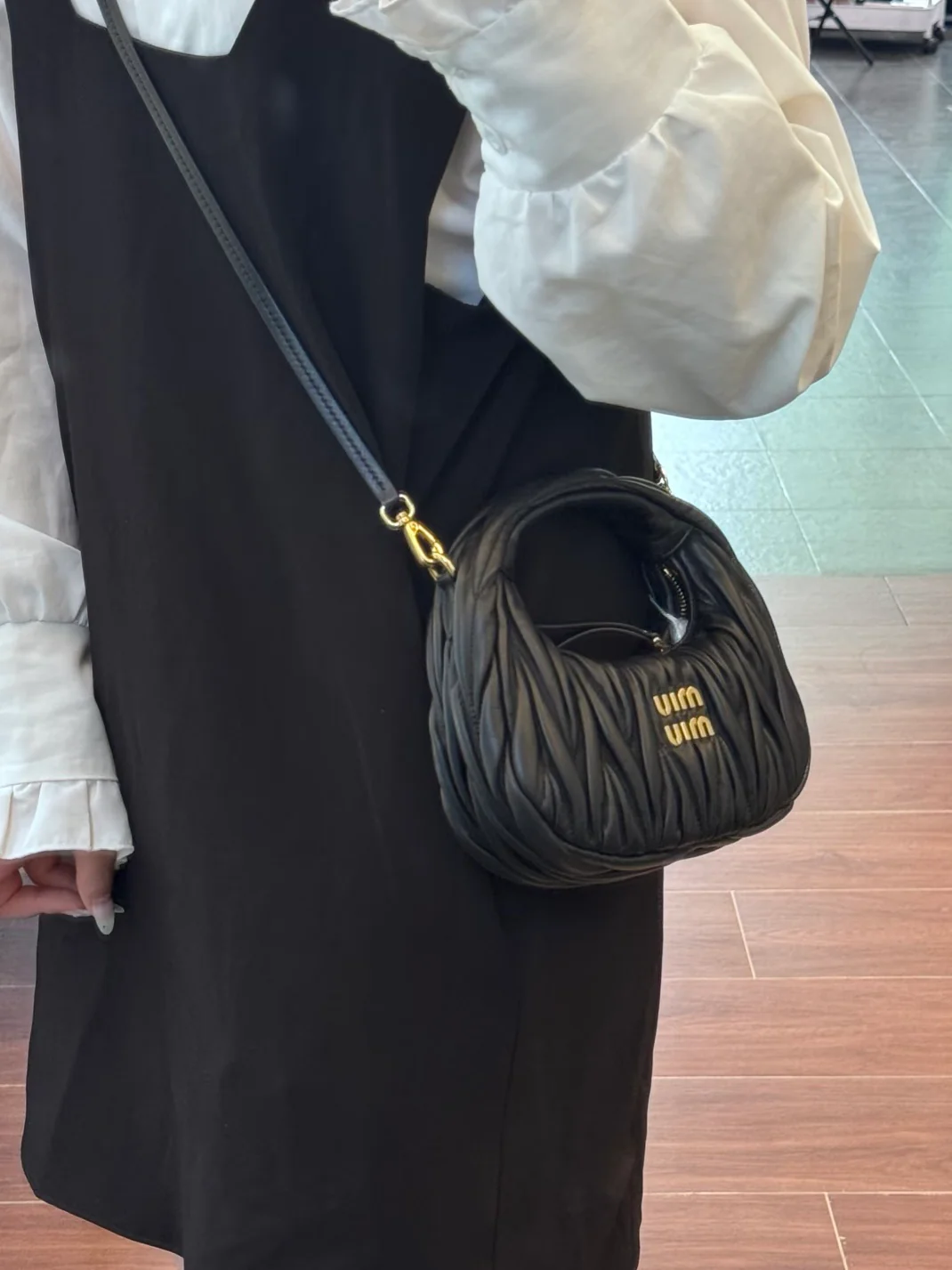 Miu Miu - Миниатюрная сумочка из овечьей кожи - Черная