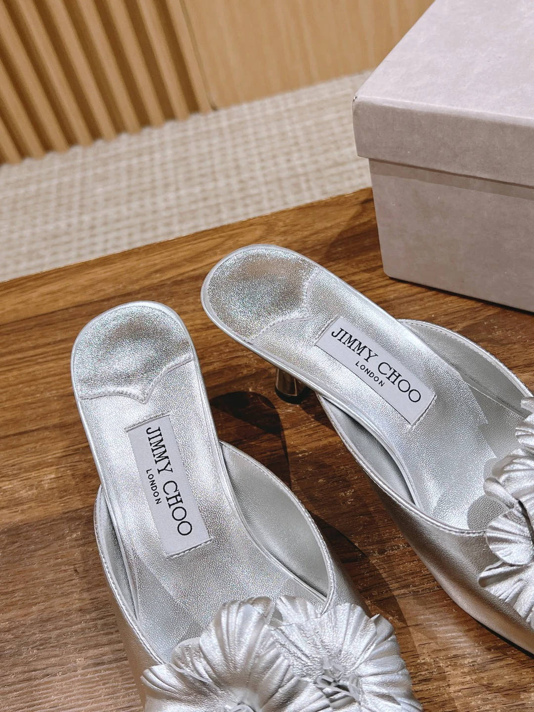 Jimmy - Тапочки на каблуке с бантом - Серебряный