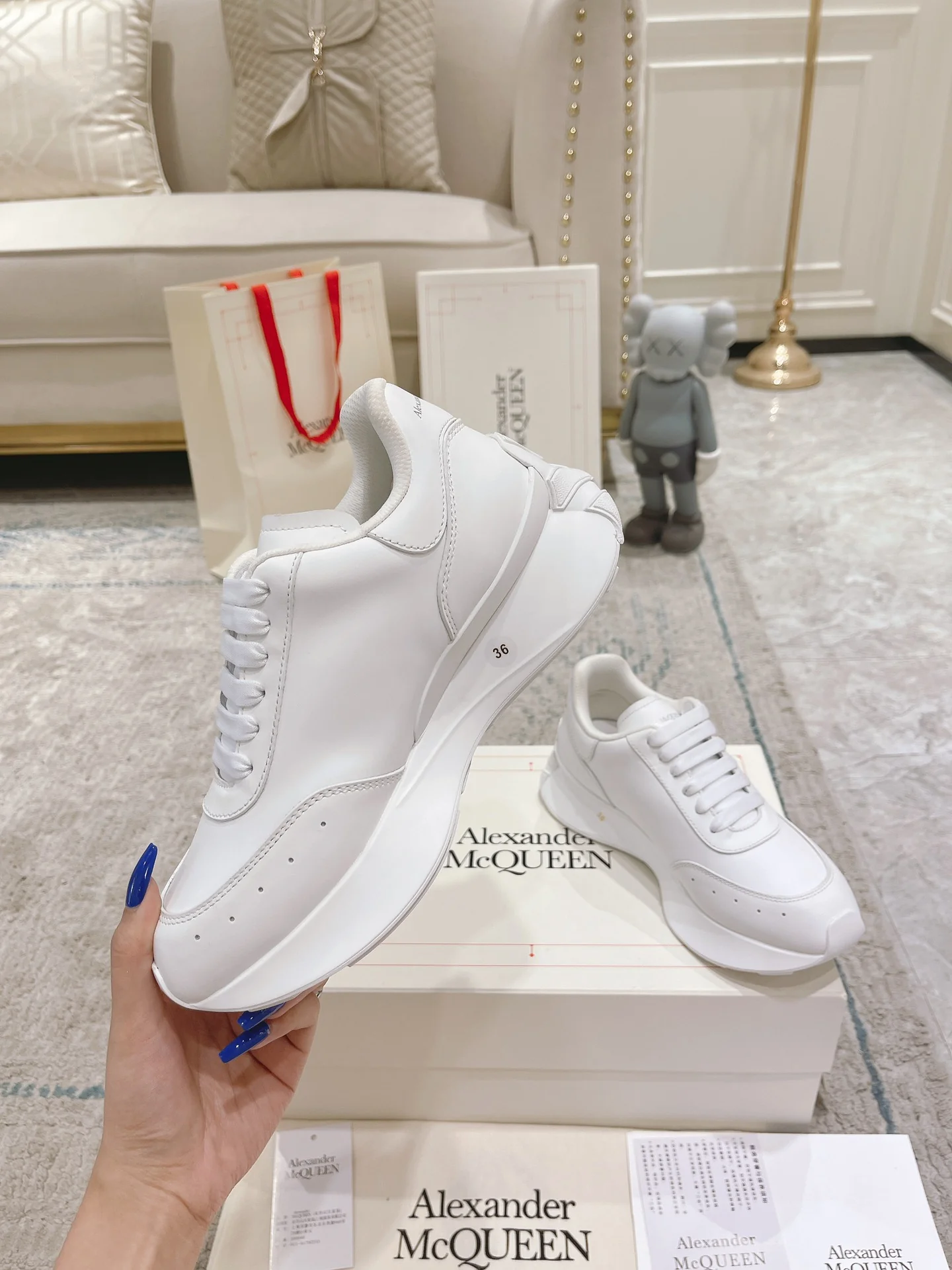 Кроссовки McQueen 2022 года на платформе с буквенным рисунком, белые - унисекс - 2