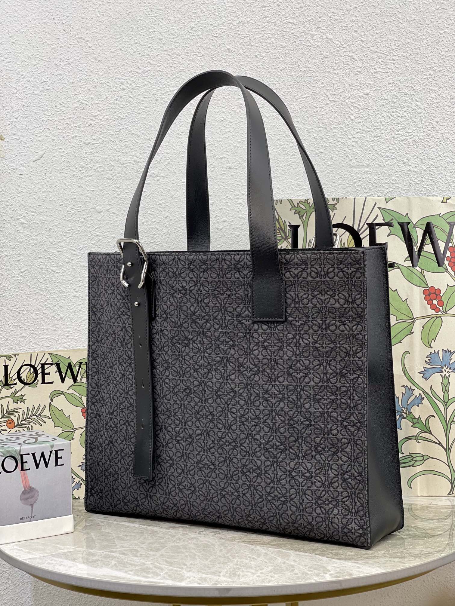 Сумка-тоут Loewe Buckle Monogram Straight с регулируемой длиной ручек