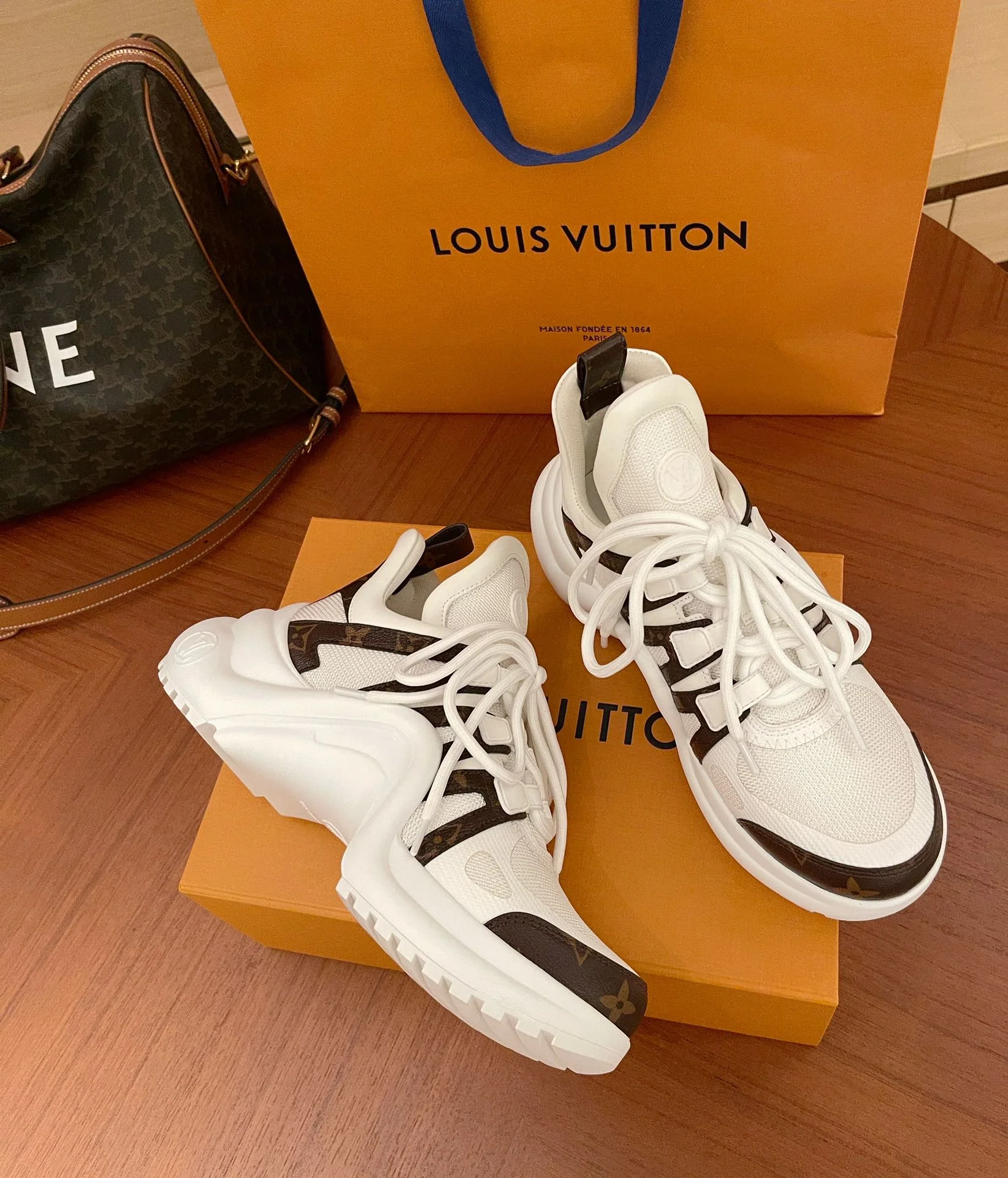 Серия LV Archlight - Новые кроссовки для папы - 10