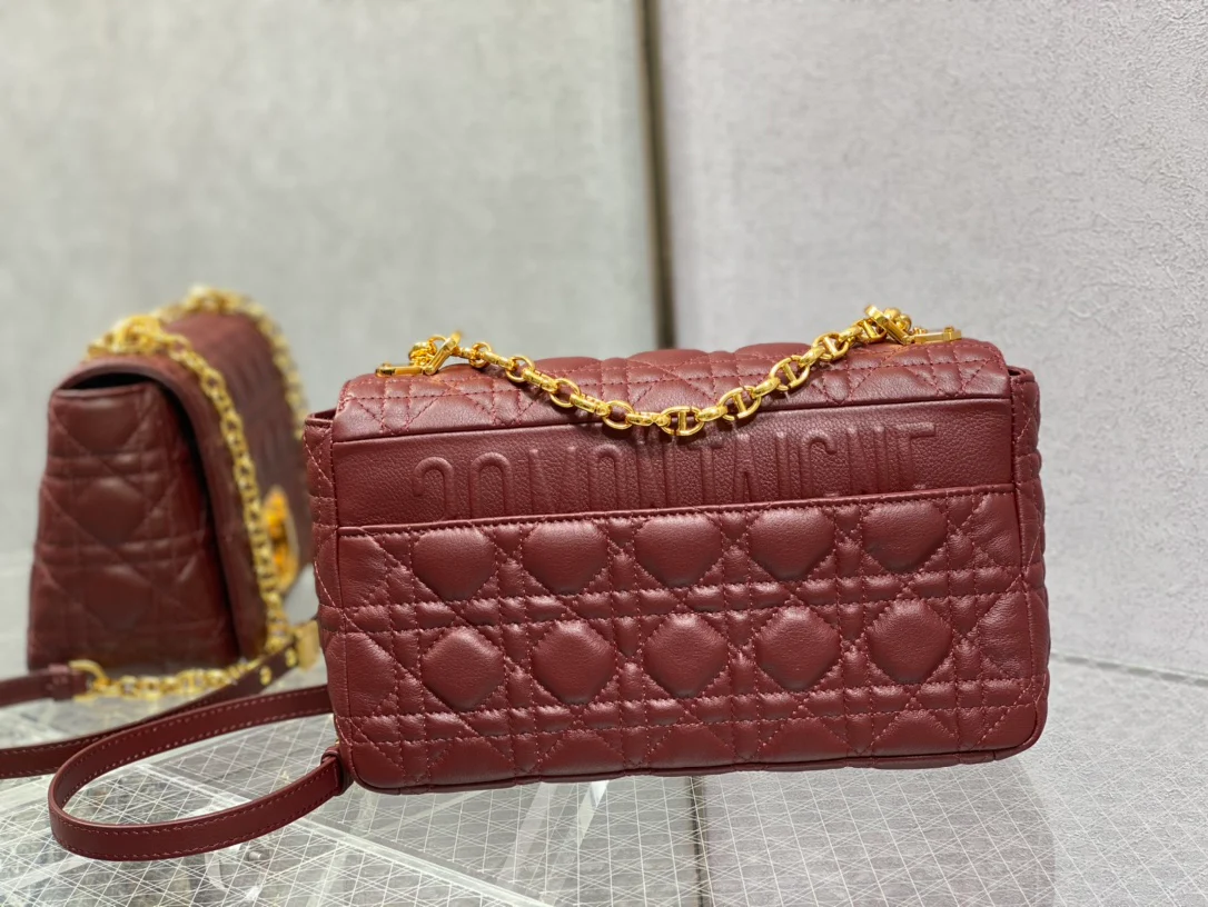 Dior Caro, стеганая телячья кожа, средний размер, бордовый цвет.
