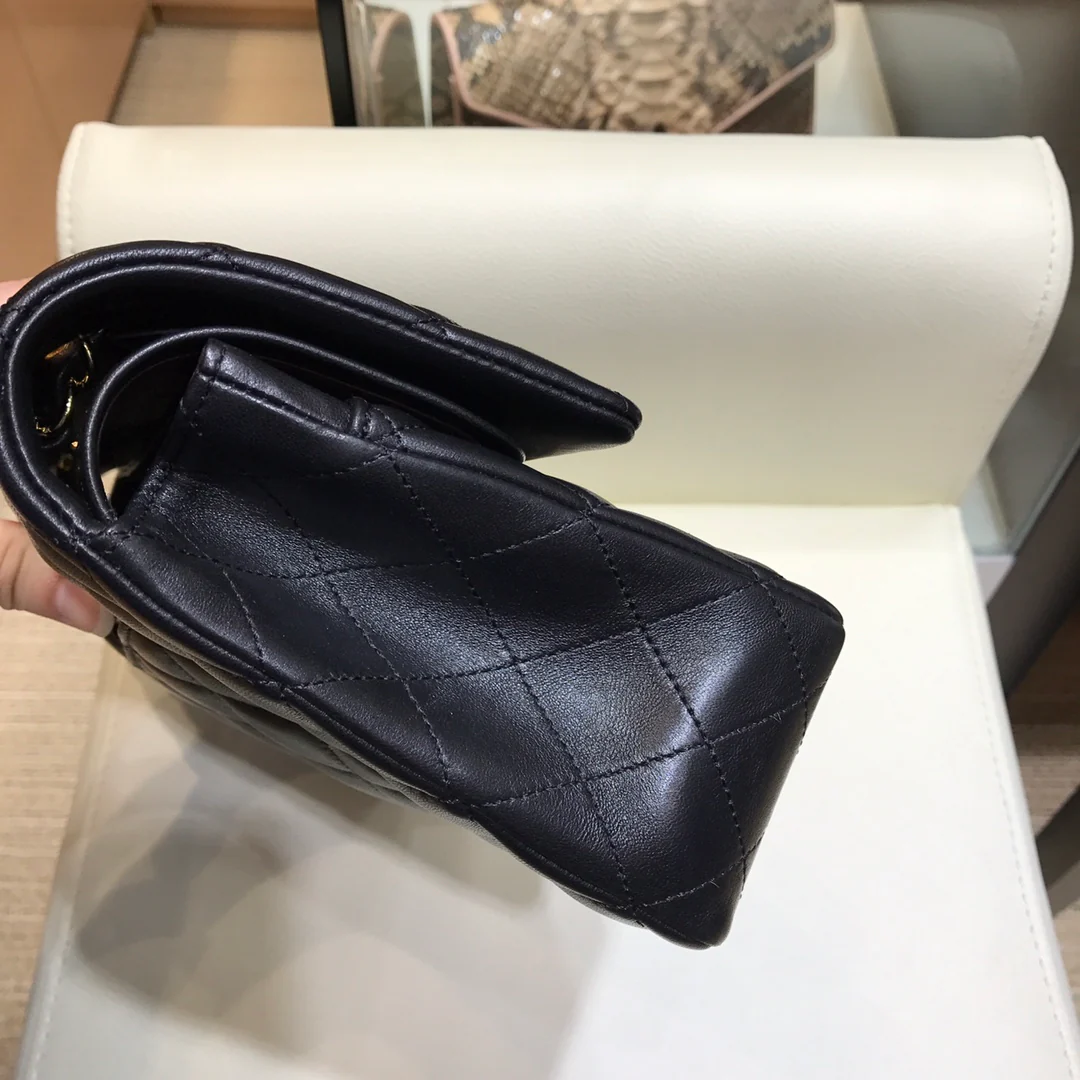 Сумка Chanel Classic Quilted Series CF с золотой цепочкой - 25 см - 1