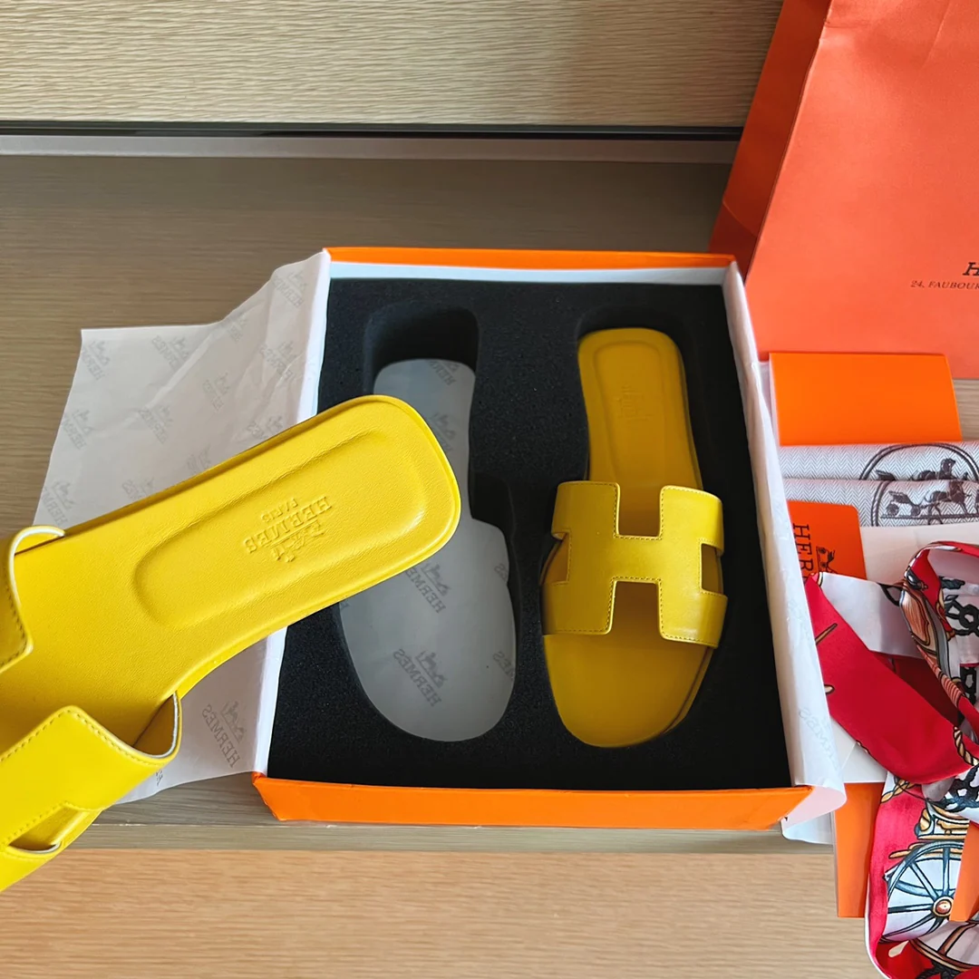 Сандалии Hermes на плоской подошве - верх из однотонной кожи - подошва, полностью закрывающая стопу - 3