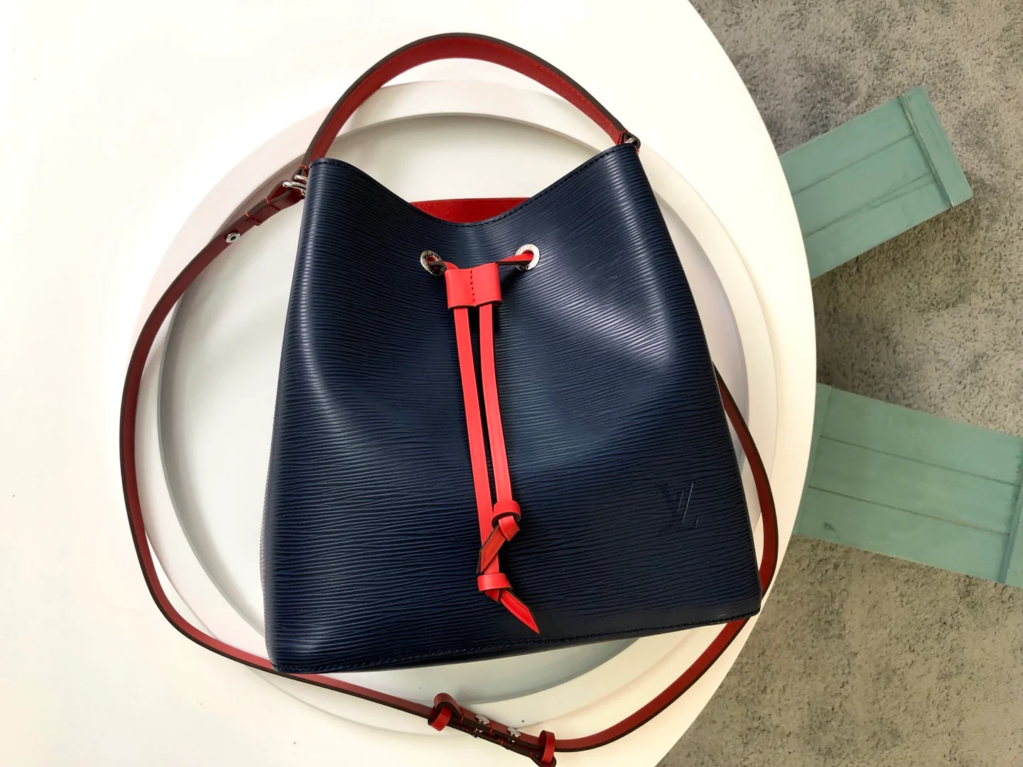 m54366-LV-lockme-bucket-water ripple series bucket bag-blue