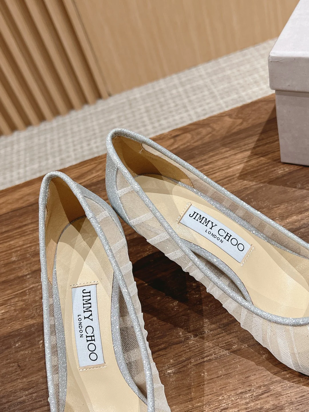 Туфли на высоком каблуке Jimmy Mesh с острым носком - белые